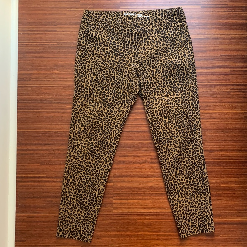 Old Navy Mid-Rise Cheetah Pixie Work Pants